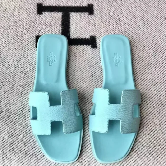 Sandal in calfskin with iconic "H" cut-out detail - Image 2